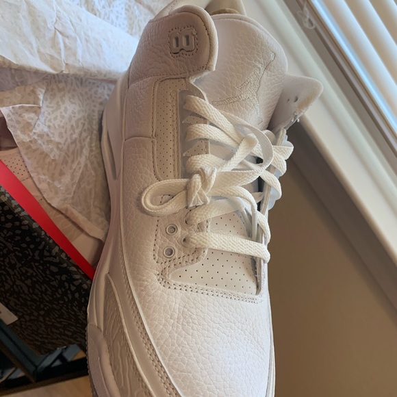 NIB Triple White Air Jordan 3 Retro Men’s US 10.5 - Picture 2 of 4